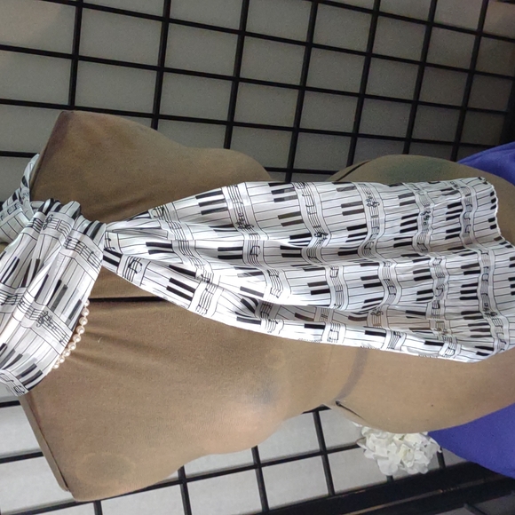 Music note/🎹 scarf - Picture 3 of 4